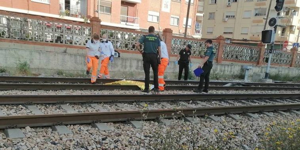 Una chica de 20 años muere al ser arrollada por un tren en un paso a ...