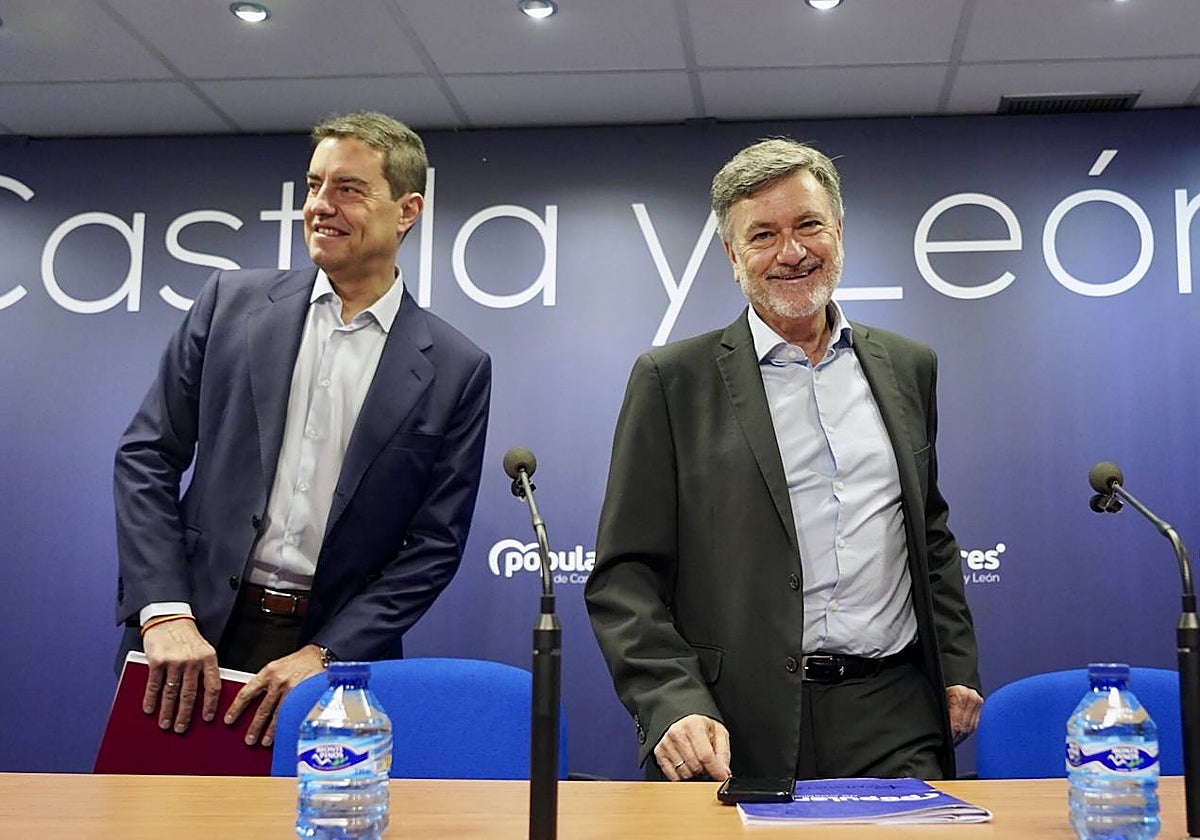 El Partido Popular del Castilla y León informa sobre las candidaturas que se presentan a las elecciones del 28 de mayo. En la imagen, Francisco Vázquez y Ángel Ibáñez