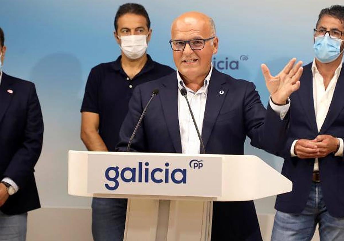 El presidente del PP en Ourense, José Manuel Baltar durante una rueda de prensa