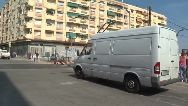 Una joven de 19 años muere al ser arrollada por un tren en un paso a nivel de Alfafar, Valencia