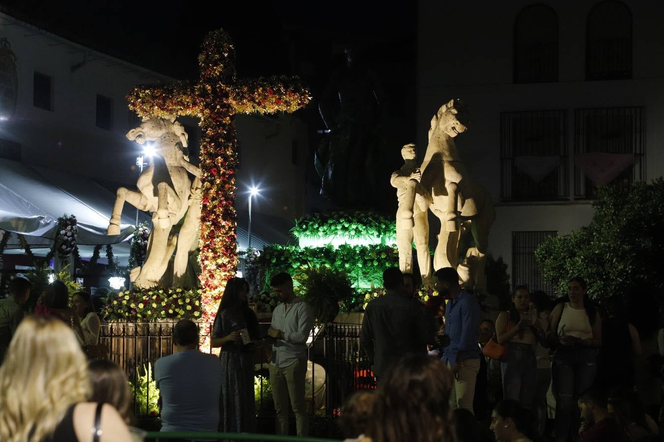 Cruces Córdoba 2023 | Ambiente de lujo en la primera noche de fiesta, en imágenes