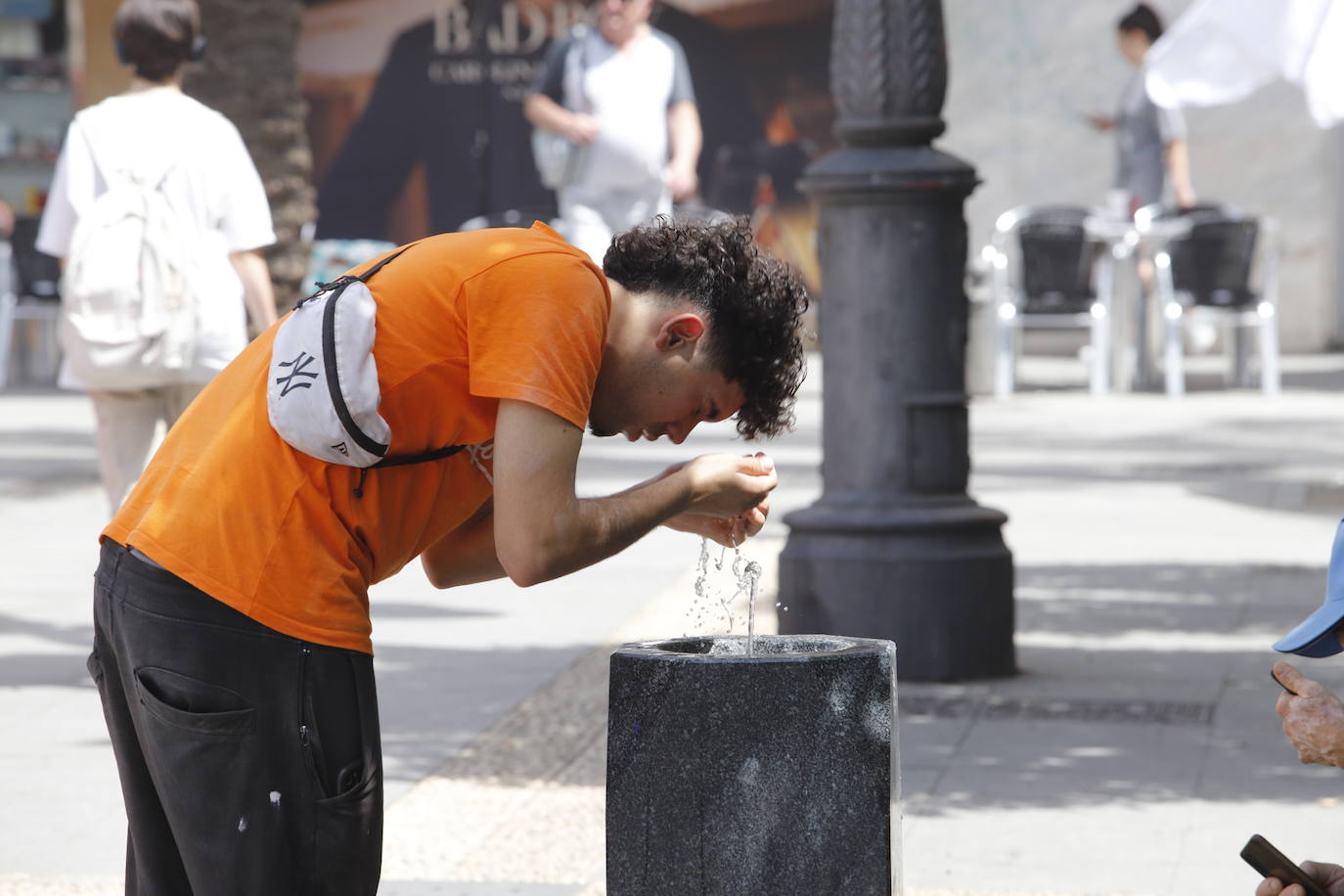 Córdoba bajo un sofocante calor en abril, en imágenes