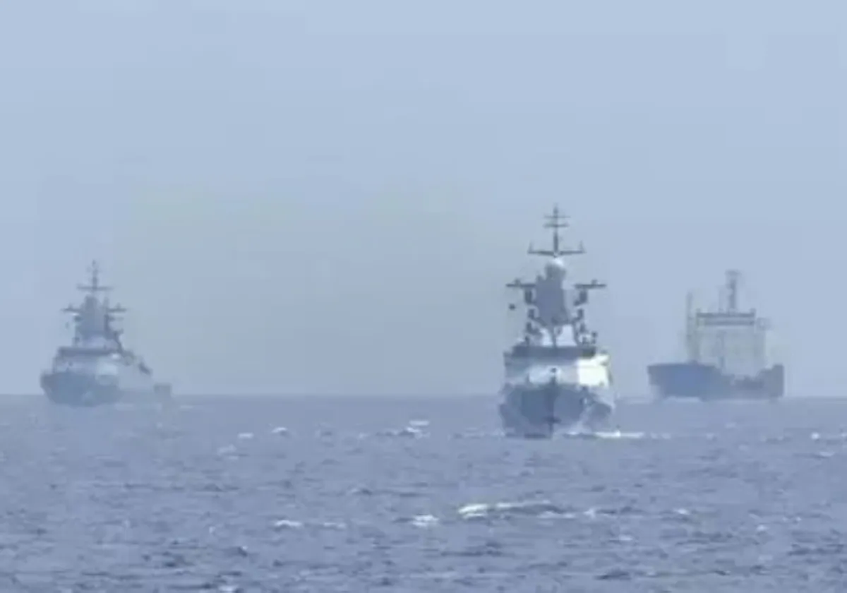 Dos buques de la Armada monitorizan durante una semana el tr nsito