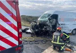Accidente Córdoba | Un choque entre un turismo y una furgoneta en Cabra deja un herido muy grave