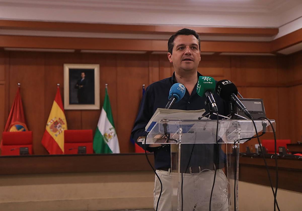 El alcalde de Córdoba, José María Bellido, durante su comparecencia