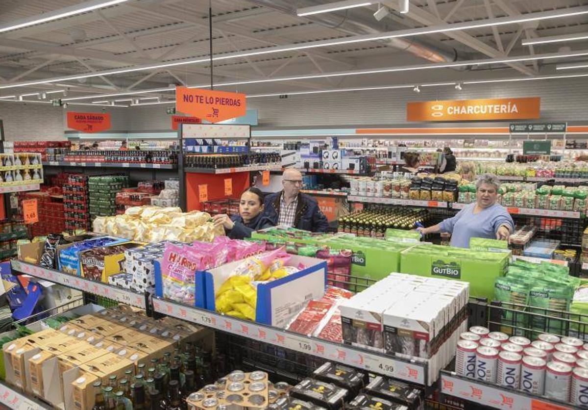 Puente De Mayo | ¿Qué Supermercados Y Centros Comerciales Abren En Córdoba?