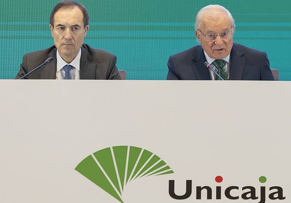 Manuel Menéndez, CEO de Unicaja Banco, y Manuel Azuaga, presidente