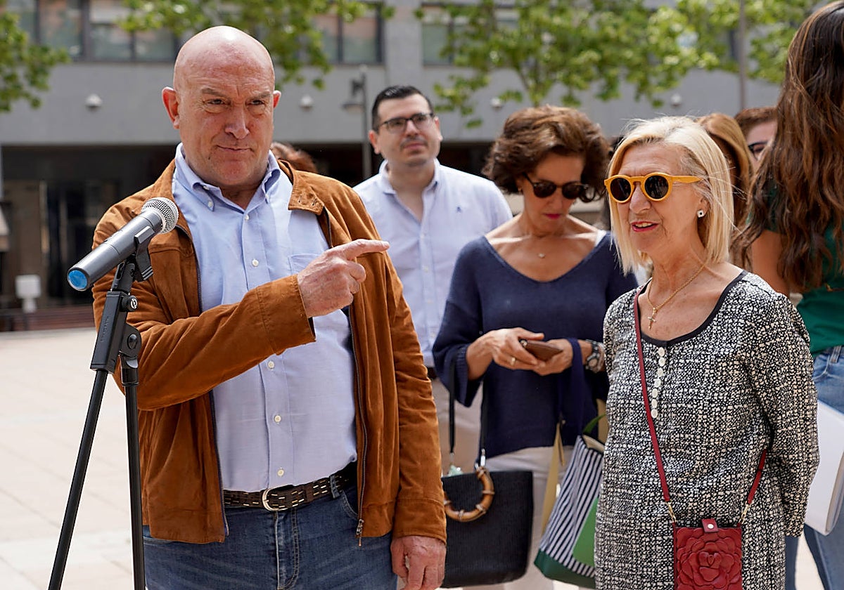 Encuentro del candidato del PP a la Alcaldía de Valladolid, Jesús Julio Carnero, y Rosa Díez, exfundadora de UPYD