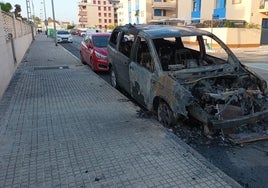 Queman un coche de campaña de Vox en Valencia