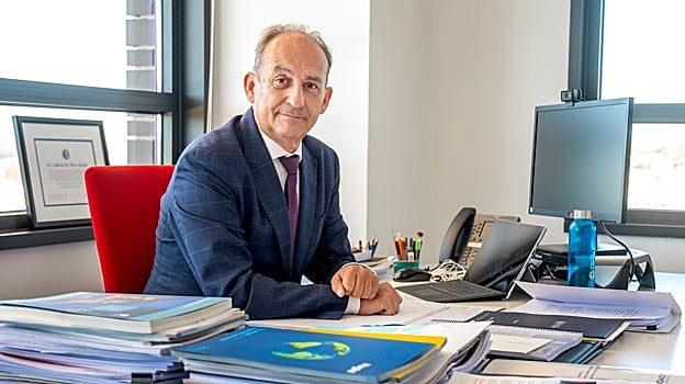 Pérez Alcalá, en su despacho