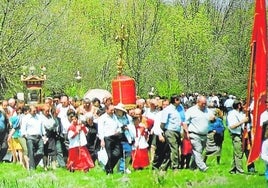 Caballar se 'moja' con sus santos frente a la sequía