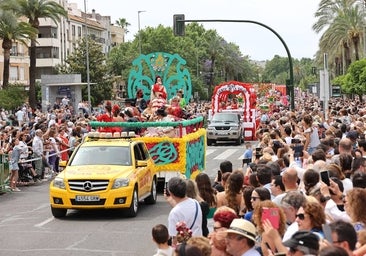 La colorida Batalla de las Flores de Córdoba, en imágenes