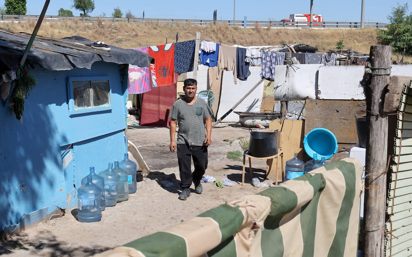 El poblado de chabolas del camino de Carbonell en Córdoba, en imágenes