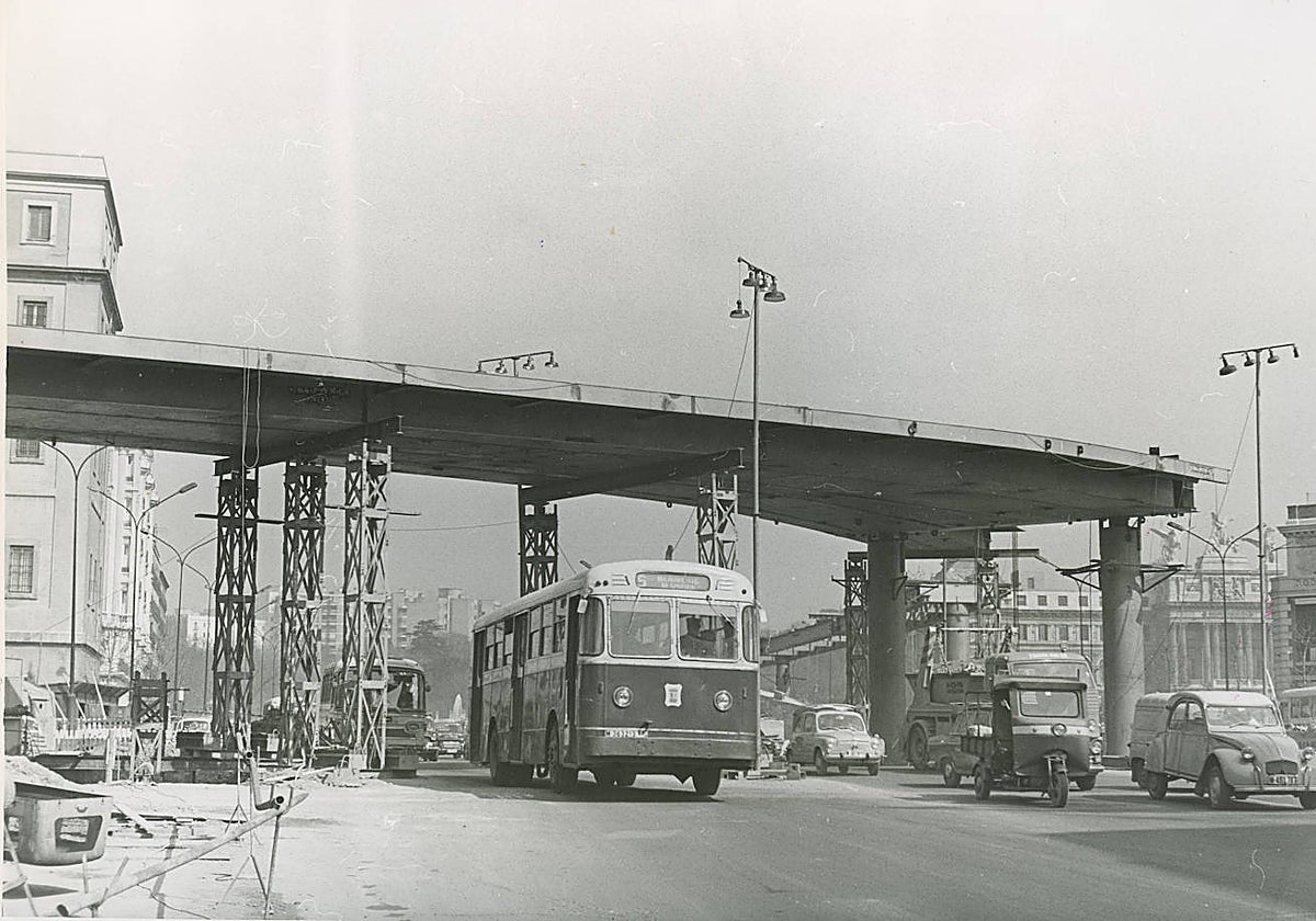 Estado de las obras del scalextric de Atocha en febrero de 1968