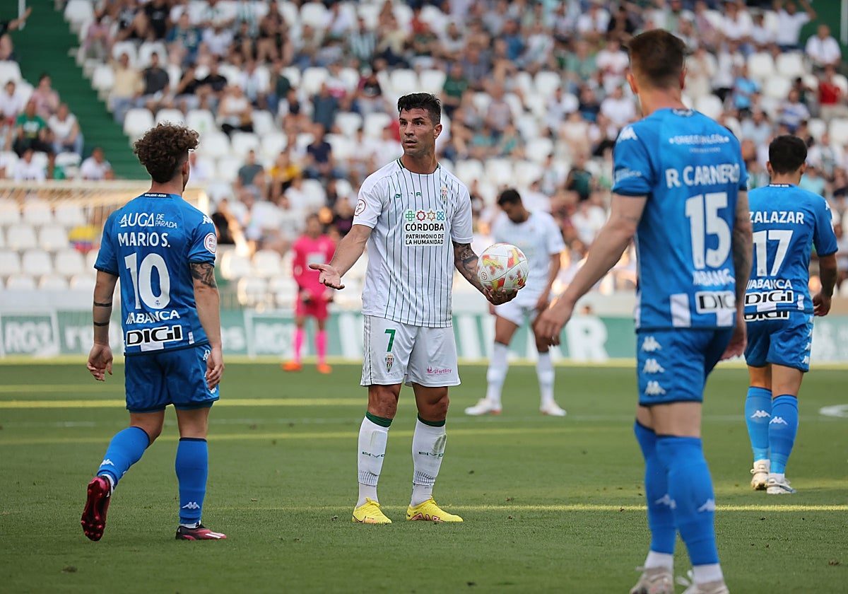 Willy durante un partido con el Córdoba CF esta temporada en El Arcángel