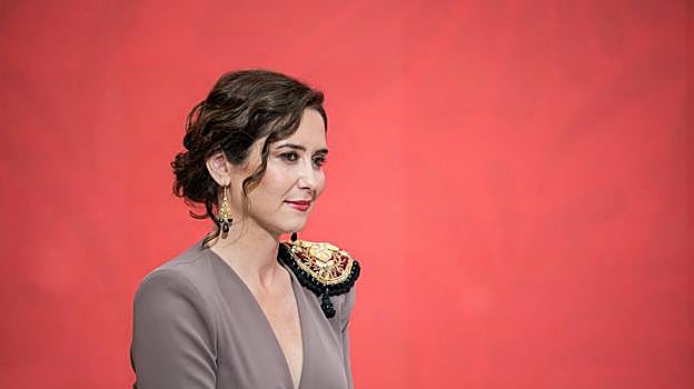 Feijóo apoya a Ayuso frente a la «falta de respeto institucional» de Bolaños, pero ve «bien» que tuviera asiento reservado