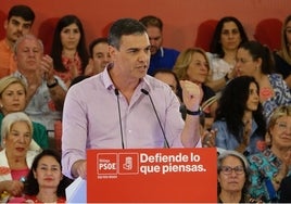 Sánchez se unge en Málaga como salvador de la «dignidad» y acusa a la derecha de augurar «apocalipsis que nunca llegan»