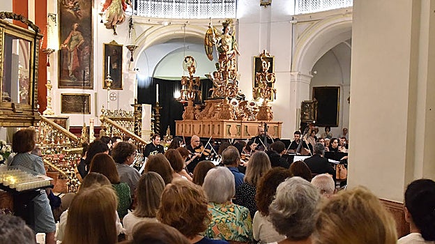San Rafael, ya dispuesto en su paso para la procesión