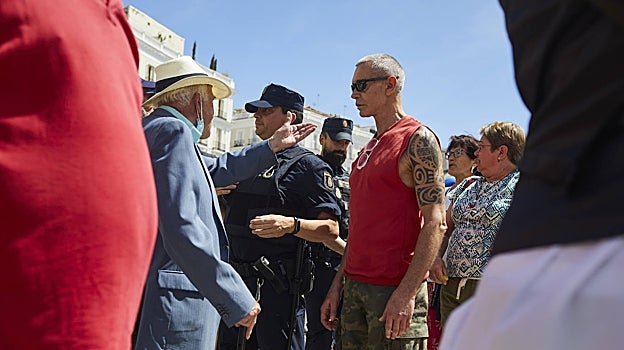 La Policía Nacional media en una discusión en la Puerta del Sol