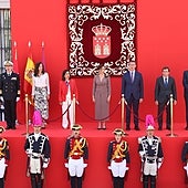 ¿Quién tiene razón, Ayuso o el Gobierno? Qué dice el real decreto 2099/1983 sobre el orden de autoridades e importancia