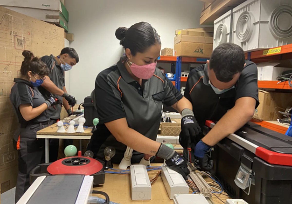 Formación en fotovoltaica en Femete en foto de archivo