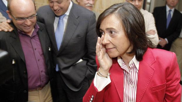 Rosa Aguilar, tras informar a los medios en abril de 2009 de su dimisión como alcaldesa