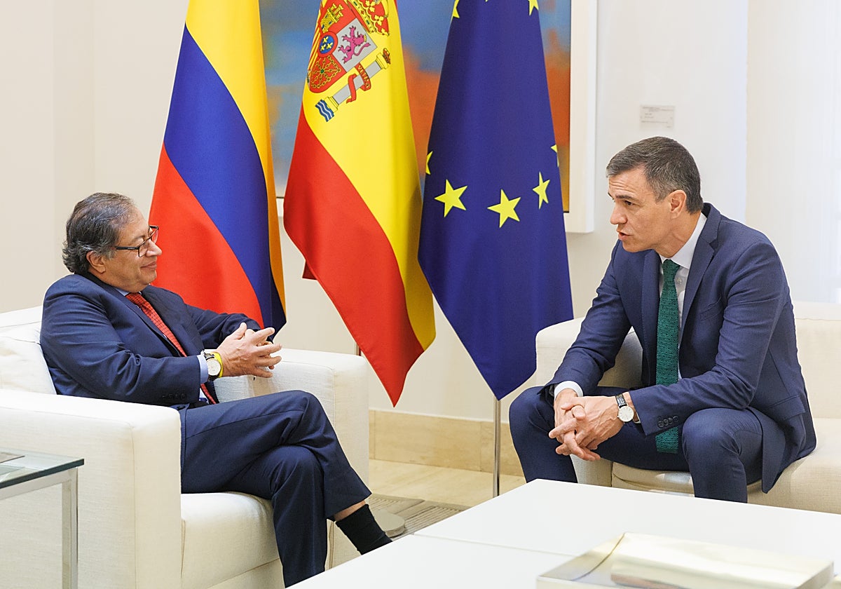 Pedro Sánchez y el presidente de Colombia, Gustavo Petro, durante su encuentro de este jueves en La Moncloa
