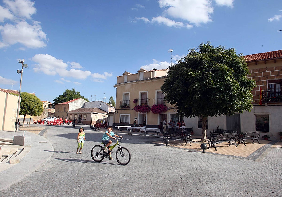 Más de 60 familias se interesan por la casa que alquila Valbuena de Duero para salvar su colegio