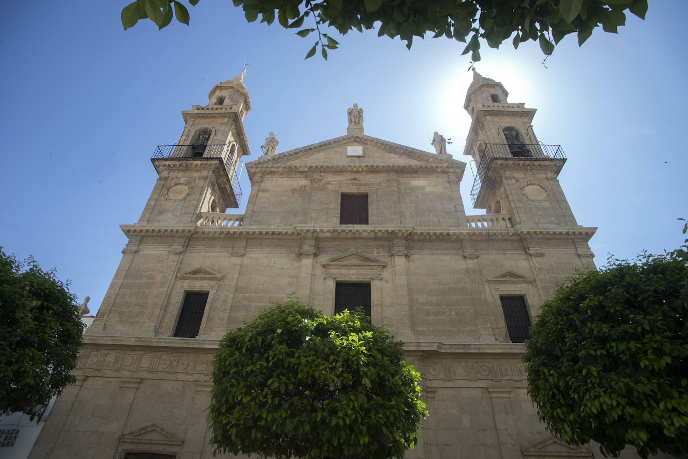 La rejuvenecida fachada de la iglesia del Juramento de San Rafael en Córdoba, en imágenes