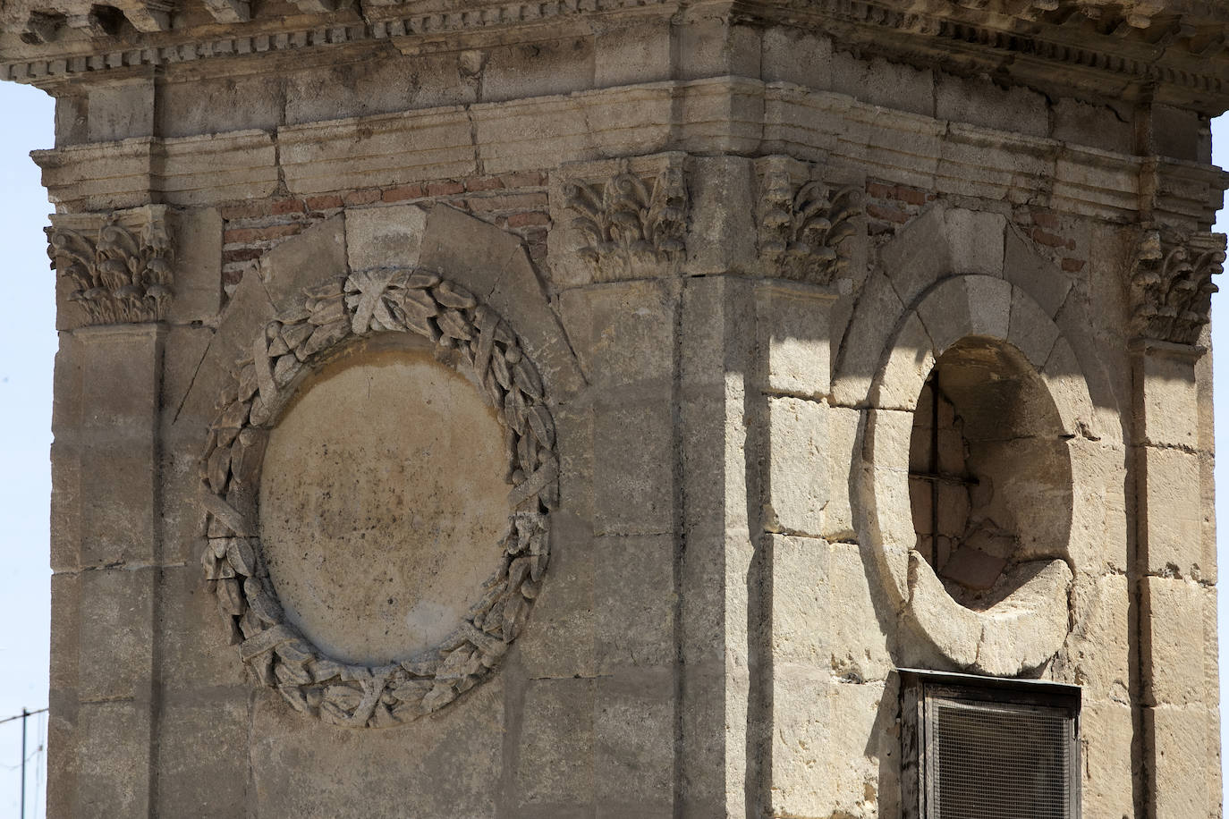 La rejuvenecida fachada de la iglesia del Juramento de San Rafael en Córdoba, en imágenes