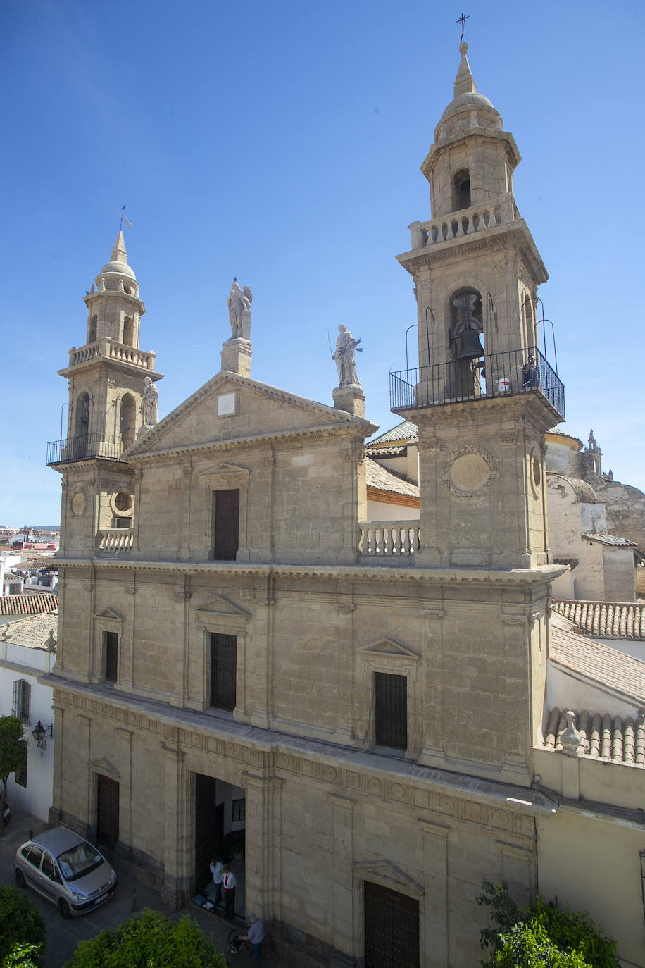 La rejuvenecida fachada de la iglesia del Juramento de San Rafael en Córdoba, en imágenes