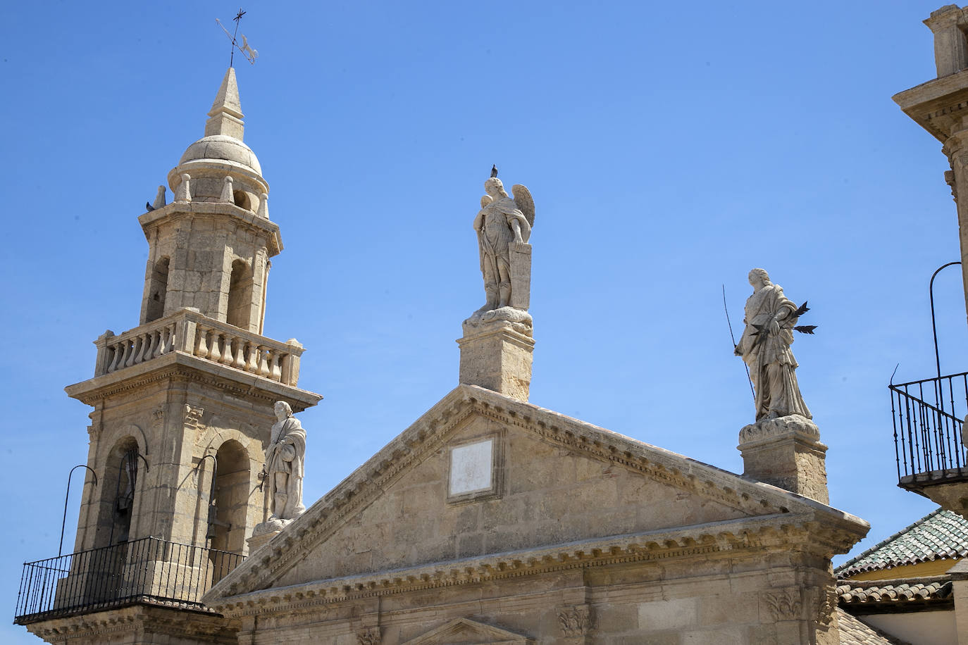 La rejuvenecida fachada de la iglesia del Juramento de San Rafael en Córdoba, en imágenes