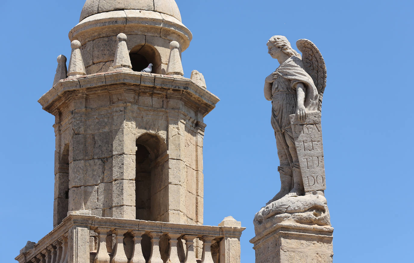 La rejuvenecida fachada de la iglesia del Juramento de San Rafael en Córdoba, en imágenes
