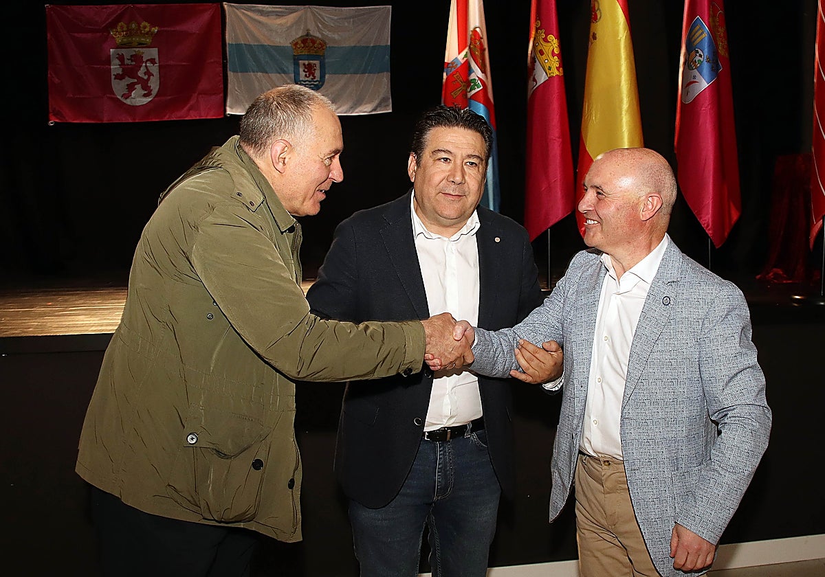Luis Mariano Santos, en la presentación de los candidatos de UPL a las elecciones municipales del 28M