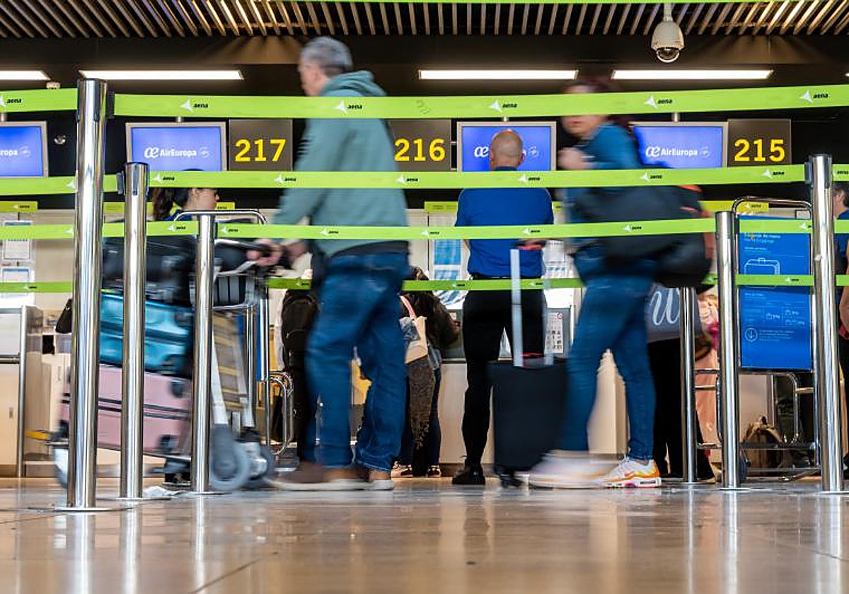 Largas colas durante la segunda jornada de huelga de los pilotos de Air Europa