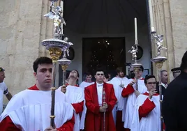 Los nuevos atributos del guion procesional de San Rafael de Córdoba, en detalle