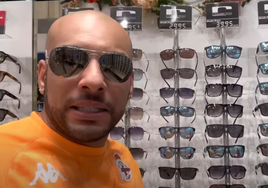 El youtuber «más odiado de España» la vuelve a liar: roba unas gafas y alega que su promoción vale 15.000 euros