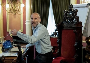 El alcalde de Orense ataca a los medios pero no explica los audios en los que se le oye hablar de «dinero negro»