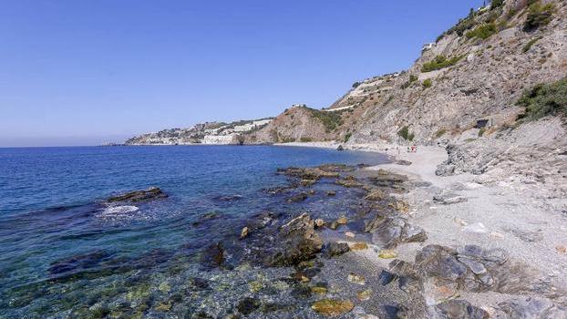 La pequeña Playa del Muerto