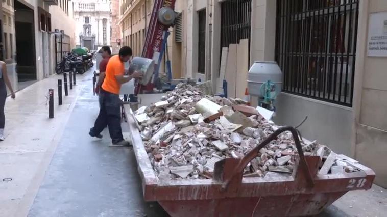 Obligación de proteger a los trabajadores al aire libre de fenómenos adversos como temperaturas extremas