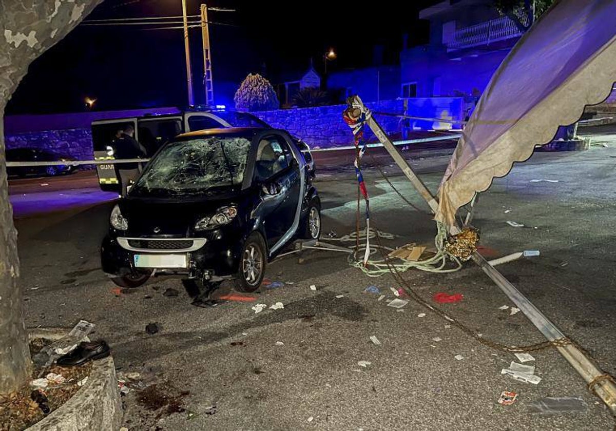 Un coche conducido por la mujer de Falconetti', en el que viajaba también el viejo patriarca, arrolló por accidente a una docena de asistentes a un concierto en las fiestas de Vilanova de Arousa