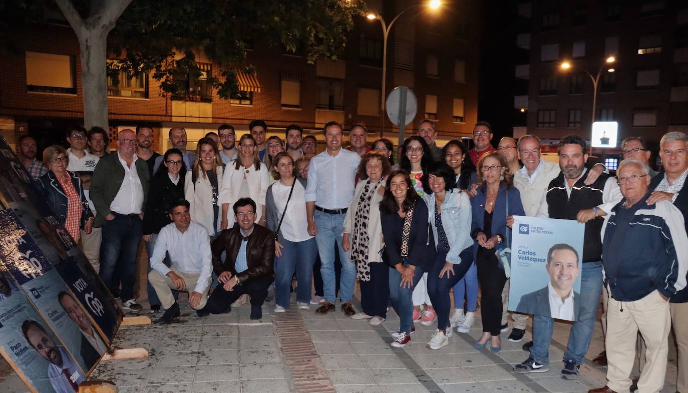 El candidato del PP a la Alcaldía de Toledo, Carlos Velázquez, arropado por su equipo en Toledo 