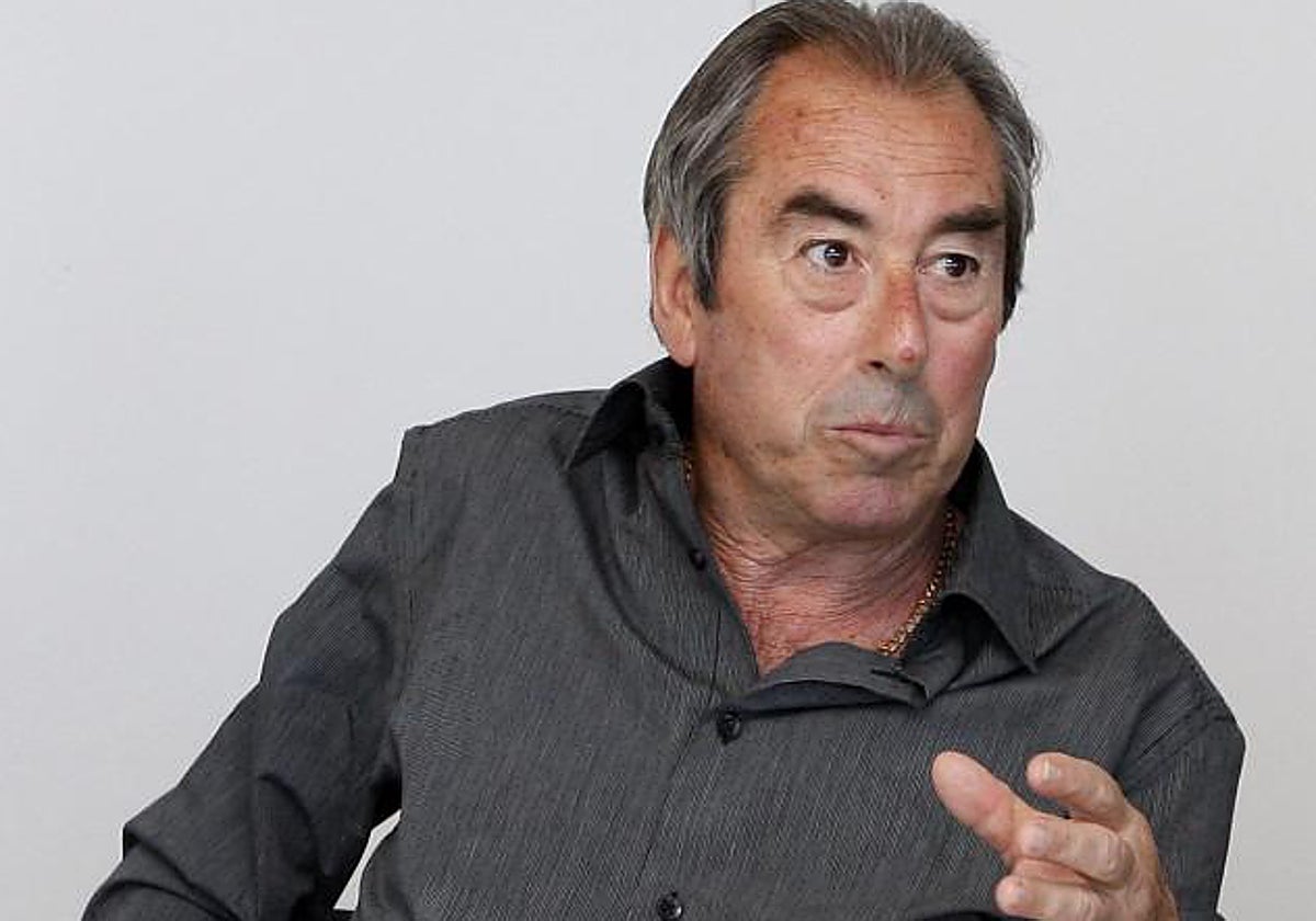 Adelardo, el eterno capitán rojiblanco, en una foto de archivo