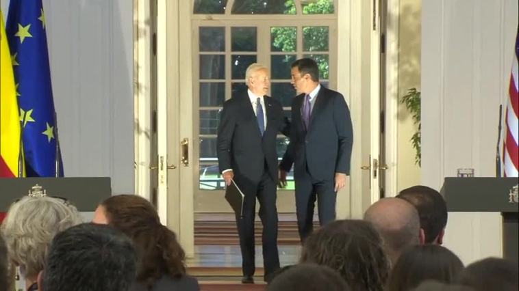 El arranque de campaña coincide con Pedro Sánchez en Washington