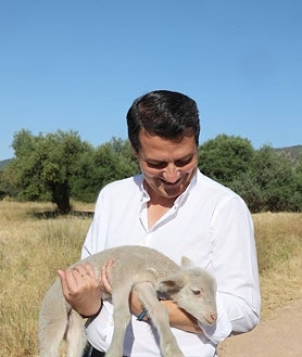 Imagen secundaria 2 - La ganadería de Felipe Molina junto a Bellido y Blanca Torrent 