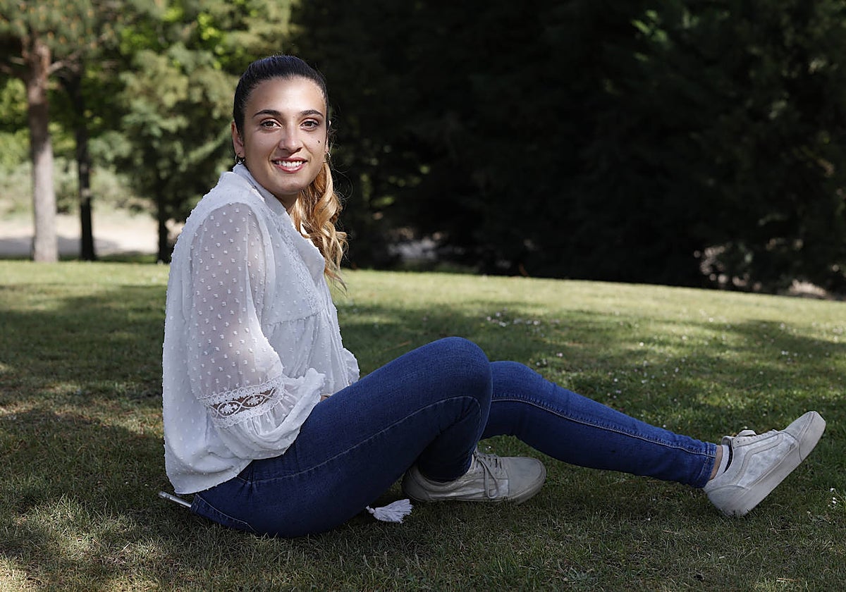 Estefanía Alonso, 20 años, se presenta como candidata a alcaldesa de Villalbarba (Valladolid) de la mano del PSOE