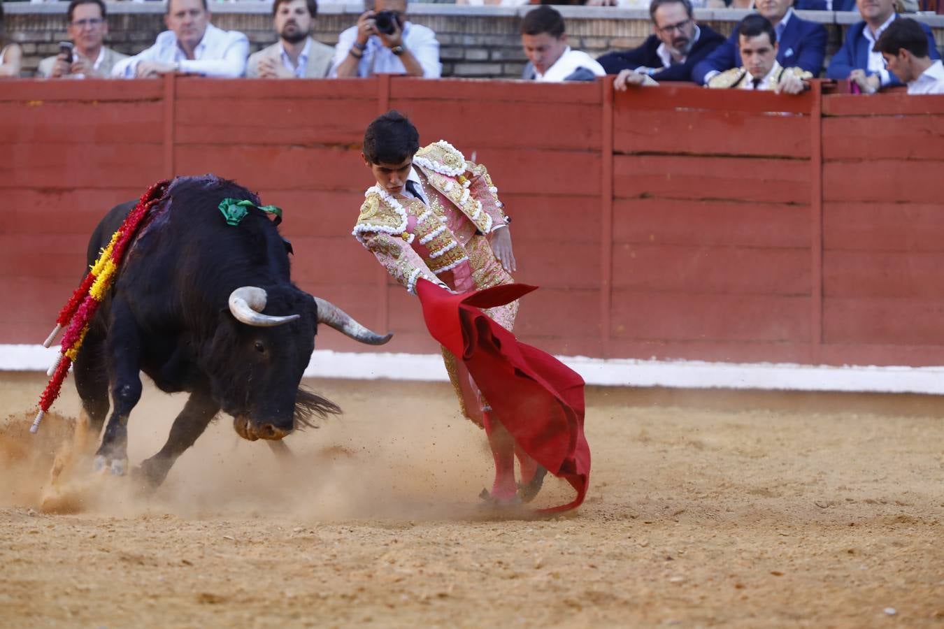 El triunfo de Manuel Román en su debú en la plaza de toros de Córdoba, en imágenes