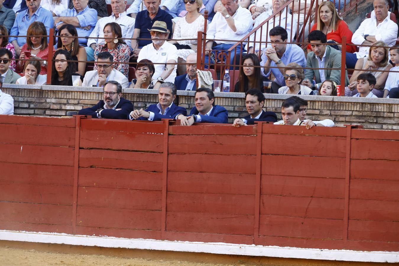 El triunfo de Manuel Román en su debú en la plaza de toros de Córdoba, en imágenes