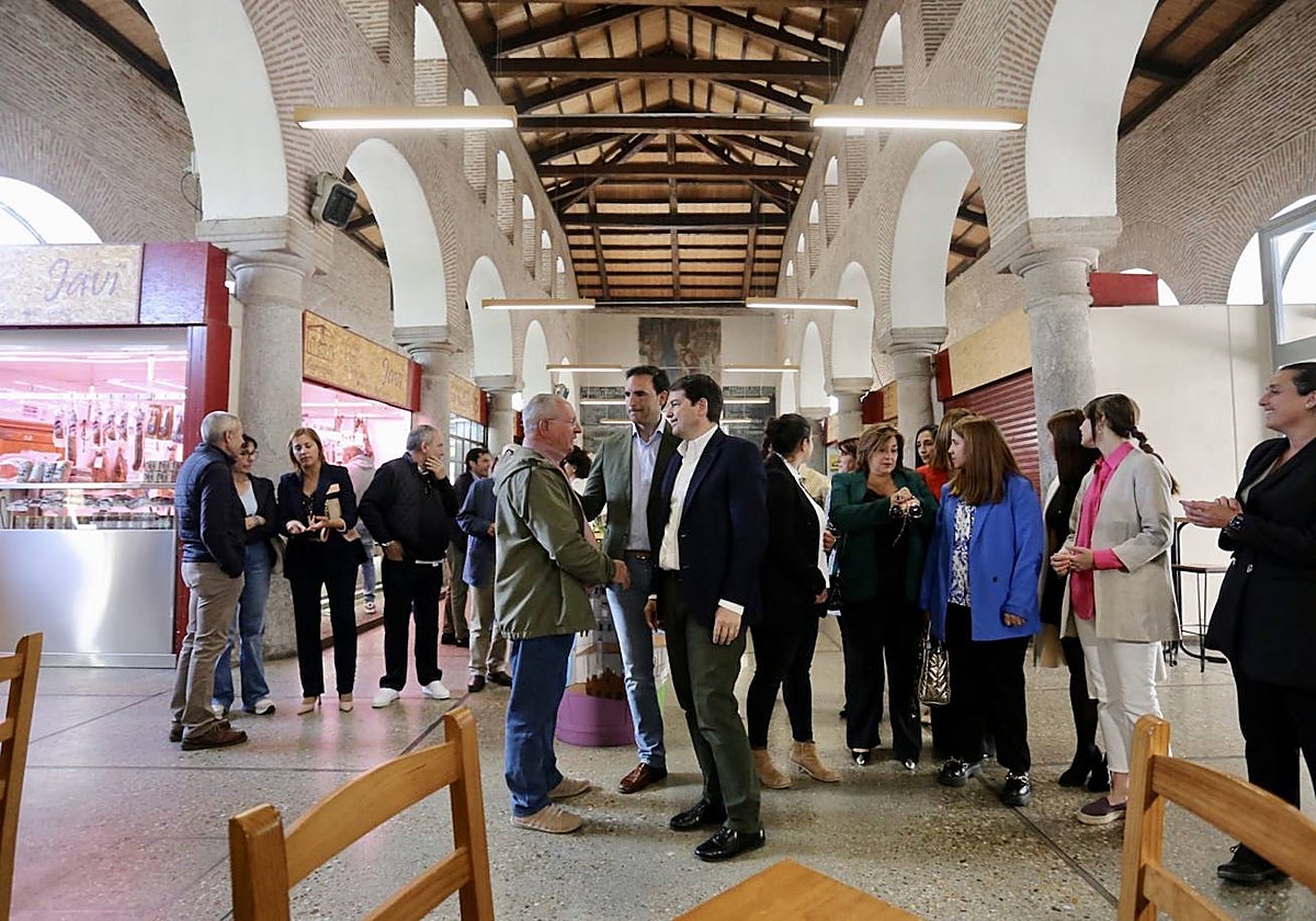 El presidente del PP de Castilla y León, Alfonso Fernández Mañueco, visita Medina del Campo (Valladolid), acompañado por el presidente provincial del PP, Conrado Íscar y por el candidato a la Alcaldía de Medina, Guzmán Gómez