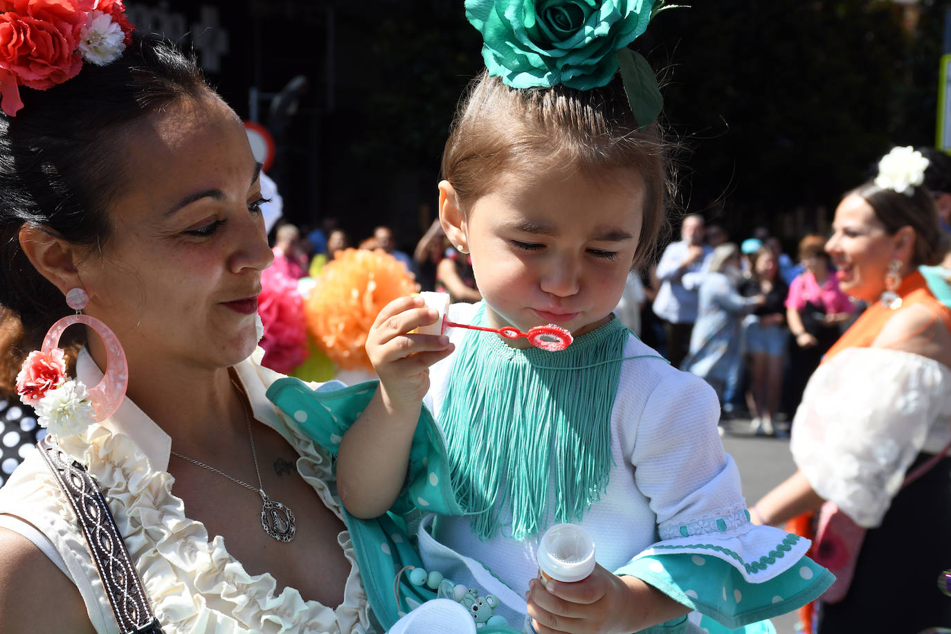 Brillante desfile de carrozas para cerrar las fiestas de San Isidro en Talavera